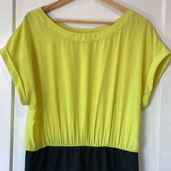 Women’s Dress Jennifer Lopez Yellow Black Size 12 Button Back Elastic Waist - Picture 2 of 8